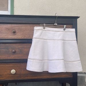 Flirt in Style In a white Jacquard lined with a little flare size 6 mini skirt